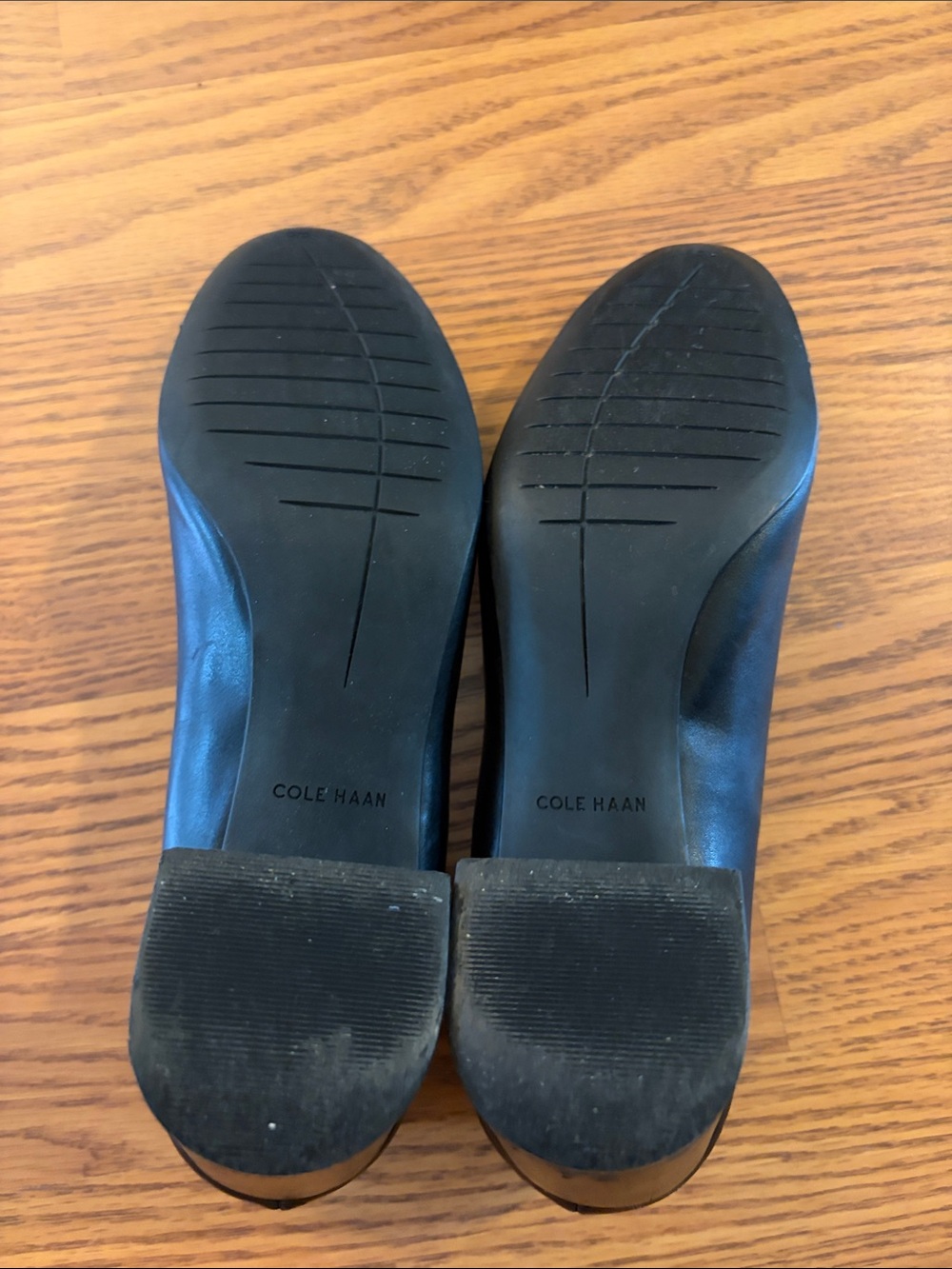 Cole Haan Dawna Grand Black Leather Cap-Toe pump - Picture 6 of 6